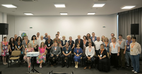 A group photo of about 40 people in a room during a natural disaster mapping meeting