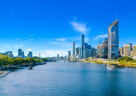 A view along the Brisbane River showing the skyline of Brisbane. The city will be the location for the FIG Working Week 2025 / Locate25 conference.