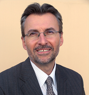 Head and shoulders image of Simon Cooper