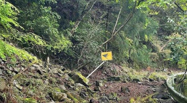 Measuring rockfall debris accumulation with LiDAR
